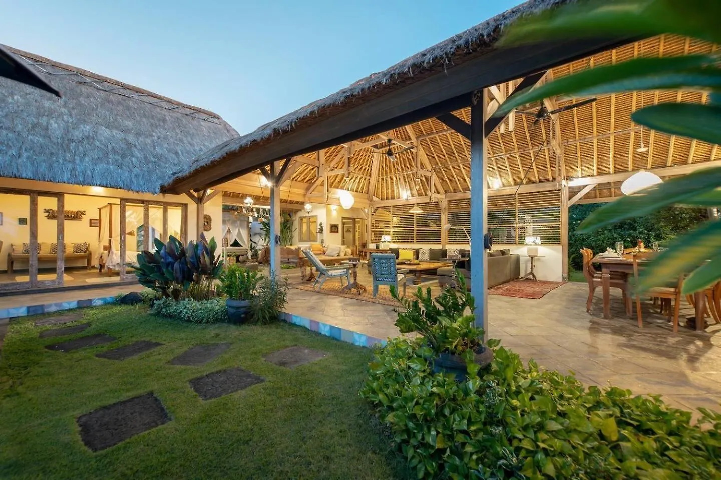 Gorgeous Balinese Designed 3 Bed Villa, Top Pick! Seminyak Willa